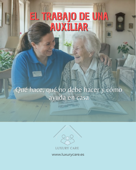 auxiliar de ayuda a domicilio acompañando a una persona mayor en casa con seguridad y calma